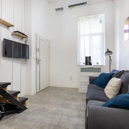 V60 Voeroesmarty Apartment Budapest